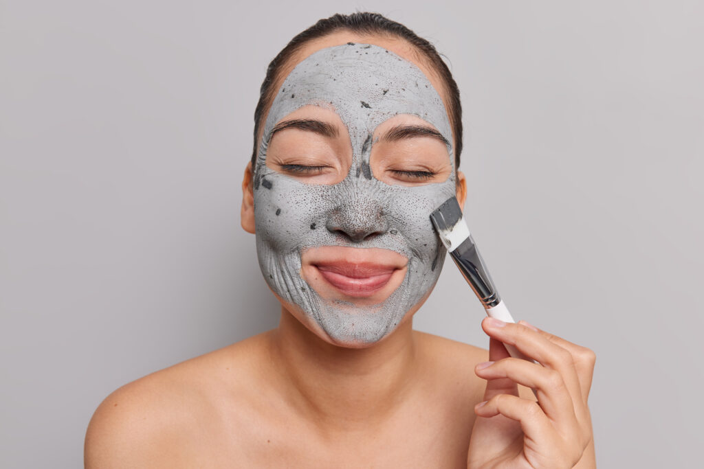 Skincare untuk kulit kombinasi clay mask