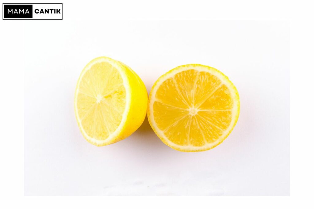 Jeruk lemon sebagai obat flek hitam alami