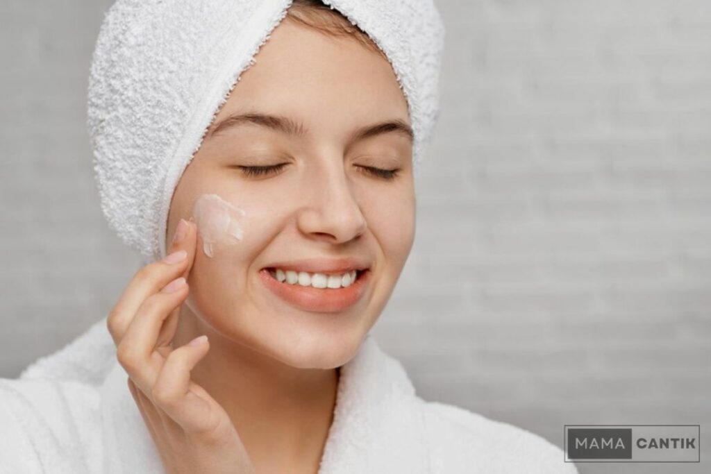 Cara menggunakan acnes natural care oil control & whitening cream