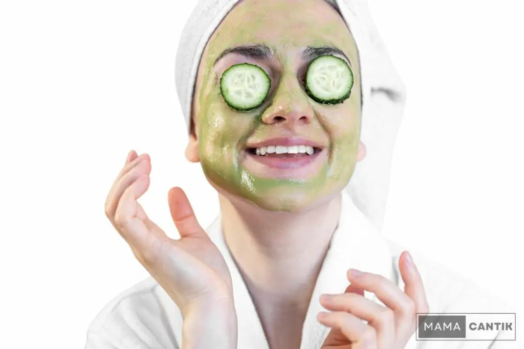 4 cara membuat masker timun untuk memutihkan wajah kusam 2 Campuran timun dan madu